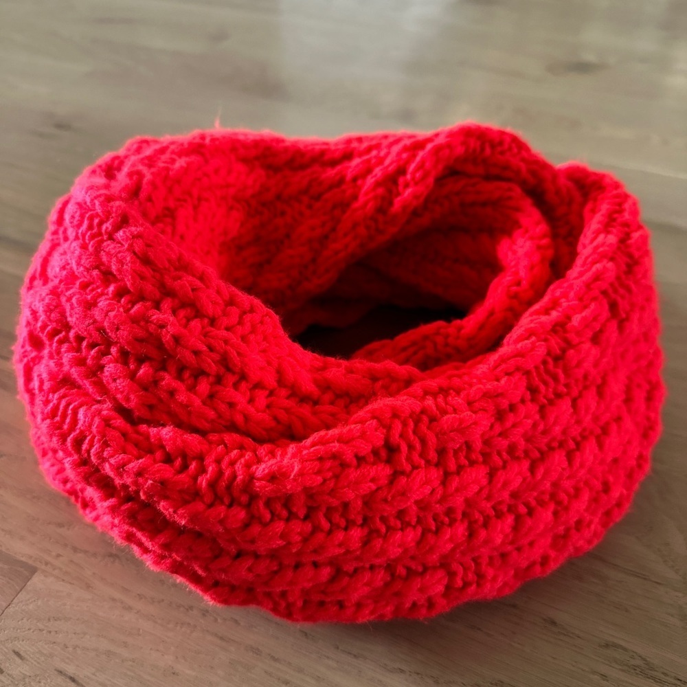 GAP chunky knit infinity scarf neon pink
